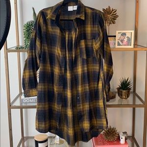 {Passport} Green and black plaid tunic button up